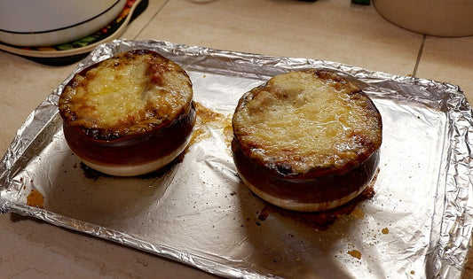 French Onion Soup Photo by Key West Wedding Photography, CC BY 2.0 <https://creativecommons.org/licenses/by/2.0>, via Wikimedia Commons