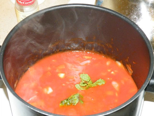 Tomato Sauce Photo by gran, CC BY 3.0 <https://creativecommons.org/licenses/by/3.0>, via Wikimedia Commons